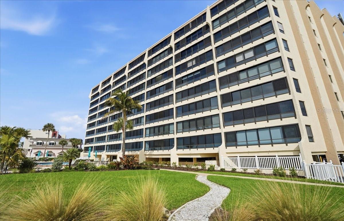 840 The Esplanade N #206 Property Photo 2