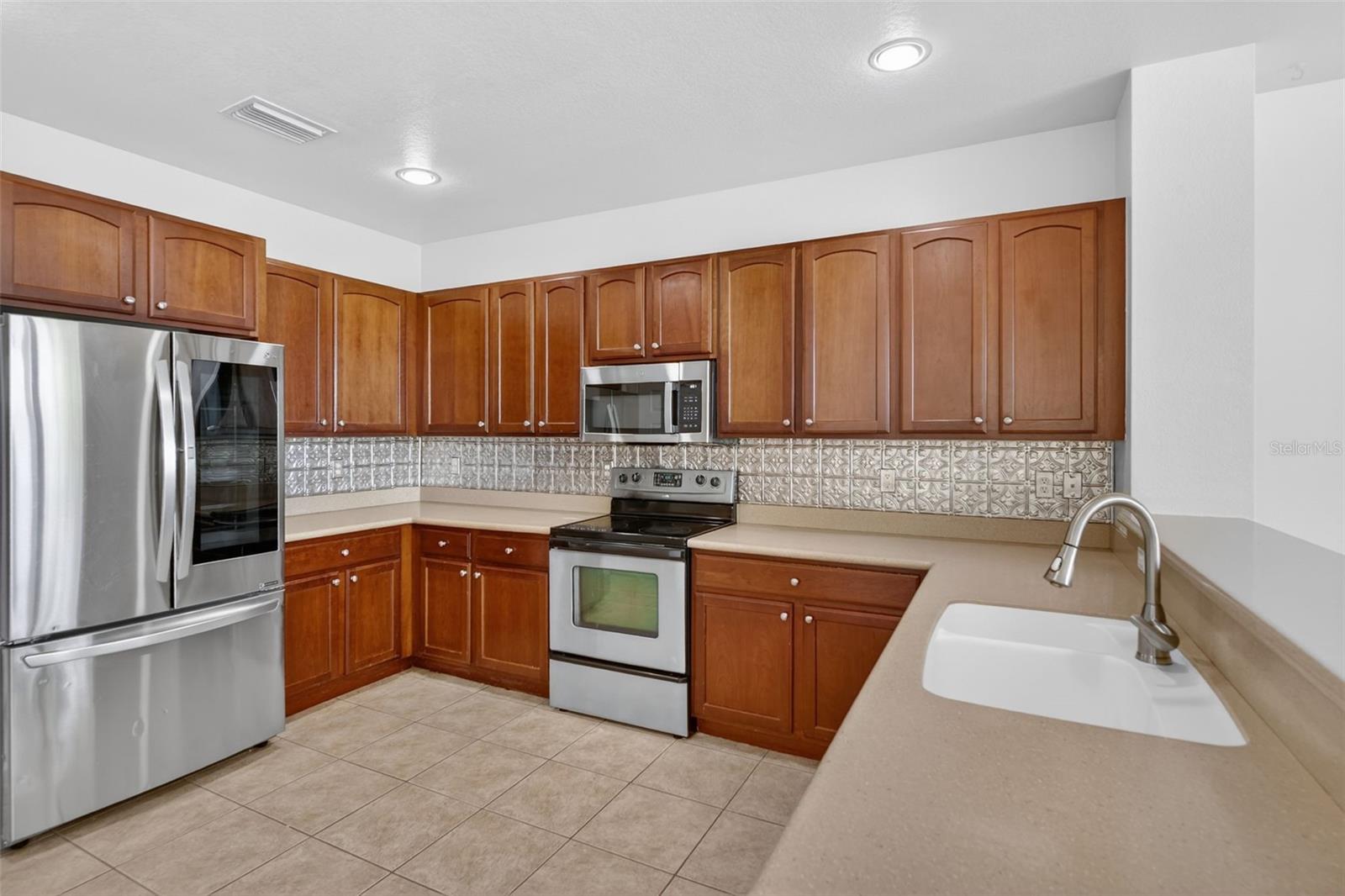 4197 River Bank Way Property Photo 8