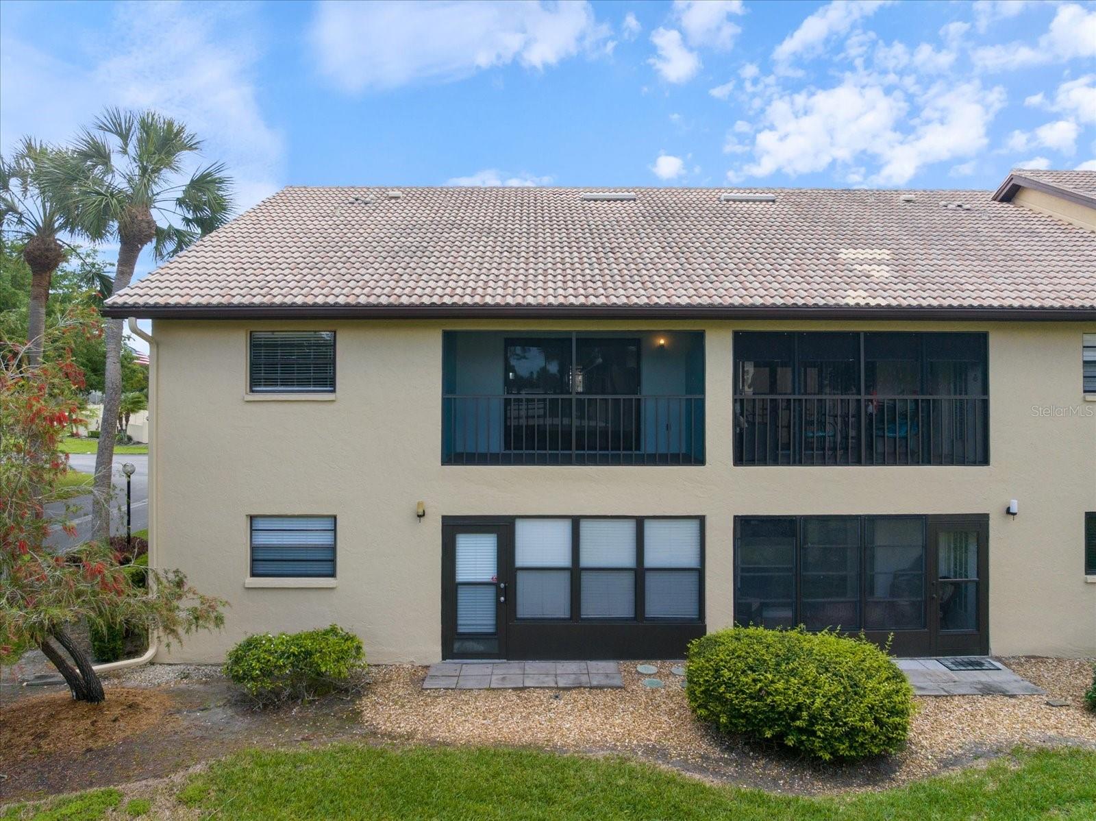 335 Three Lakes Ln #b Property Photo 3
