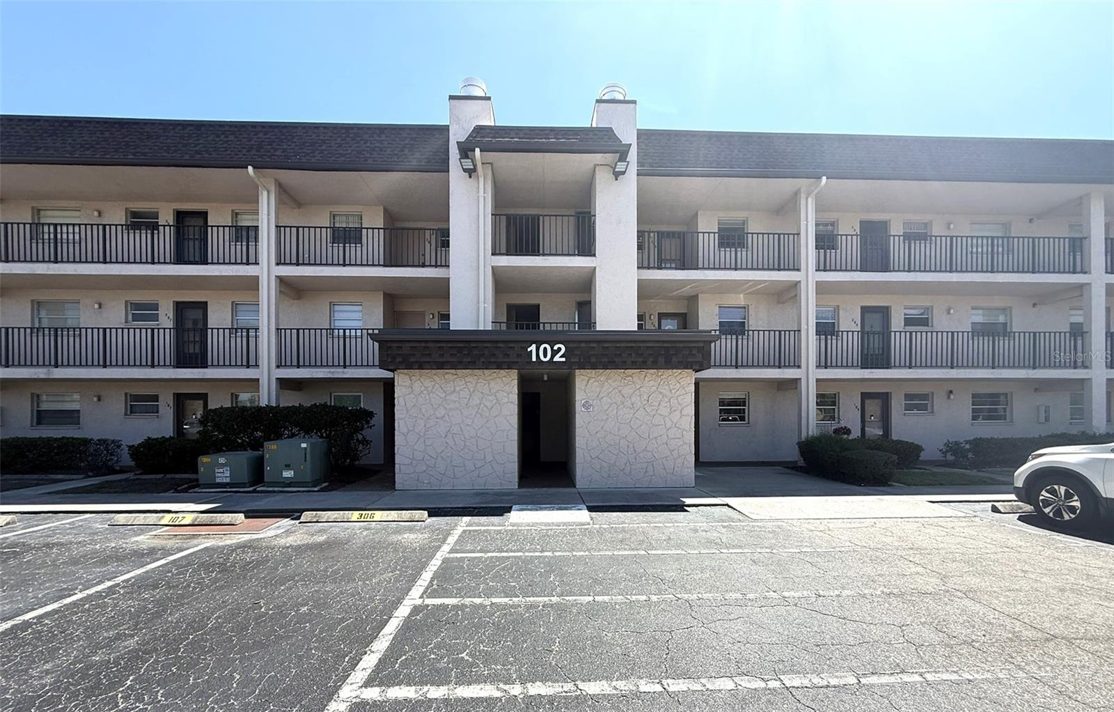 102 CAPRI ISLES BLVD #306