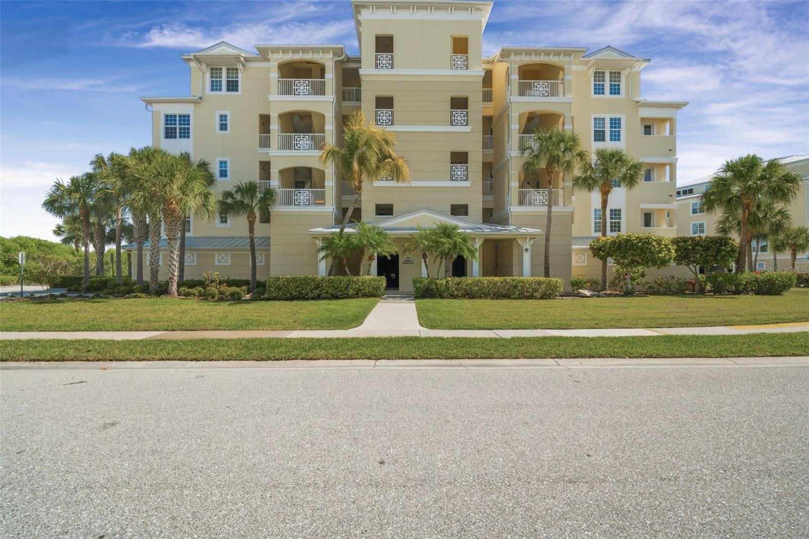 8561 Amberjack Cir #302 Property Photo 1