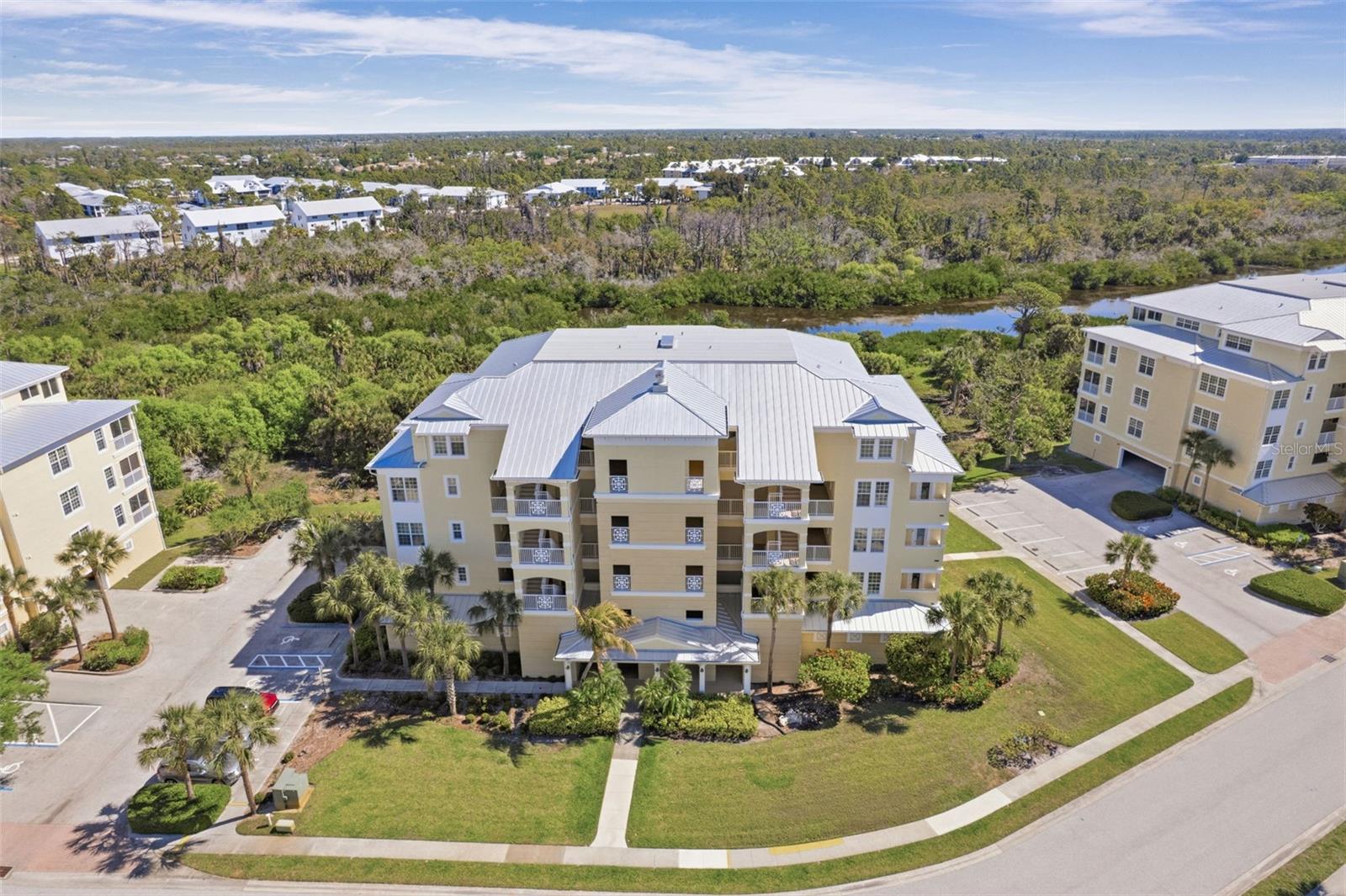 8561 Amberjack Cir #302 Property Photo 4
