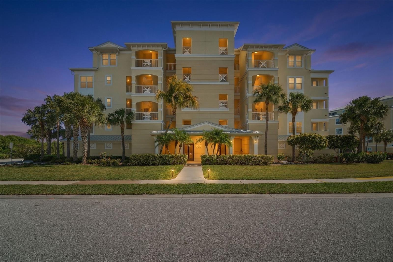 8561 Amberjack Cir #302 Property Photo 5