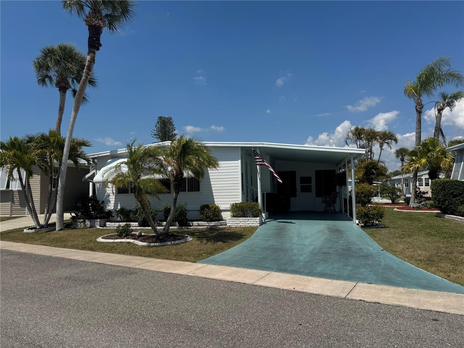 611 Iris Drive Property Photo 1