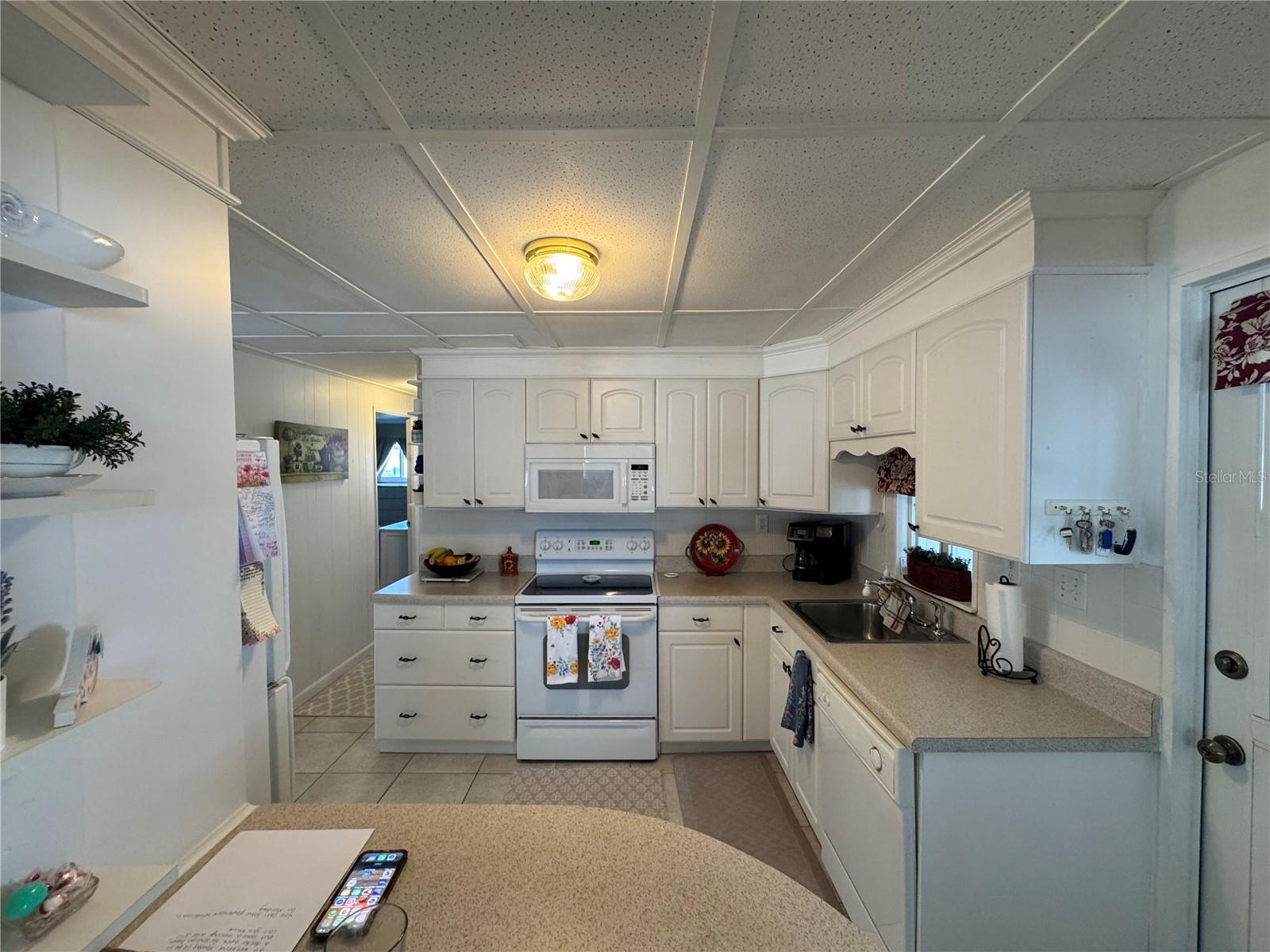611 Iris Drive Property Photo 2