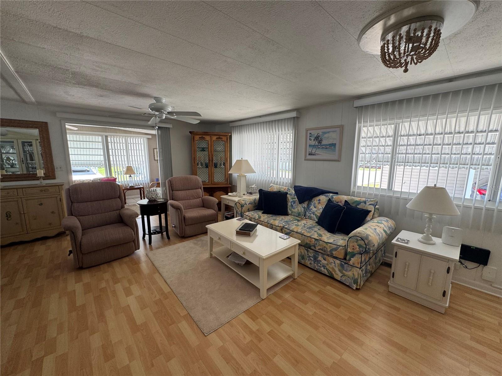 611 Iris Drive Property Photo 3