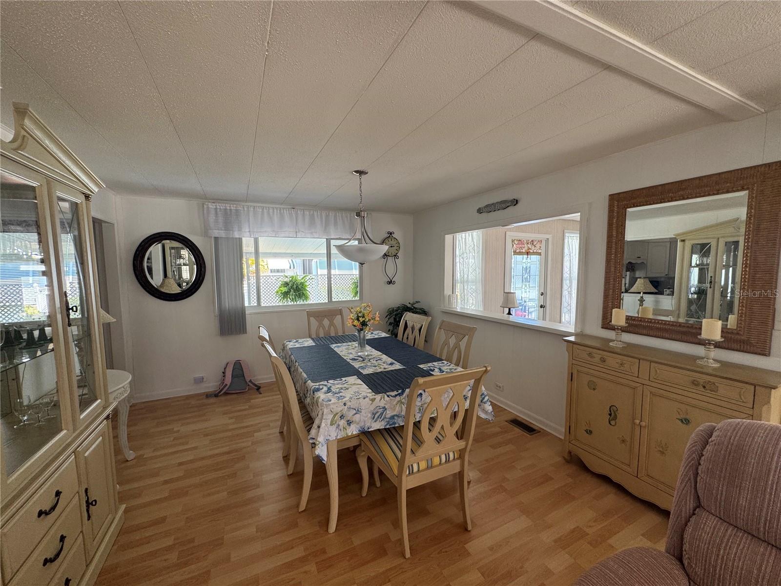 611 Iris Drive Property Photo 4
