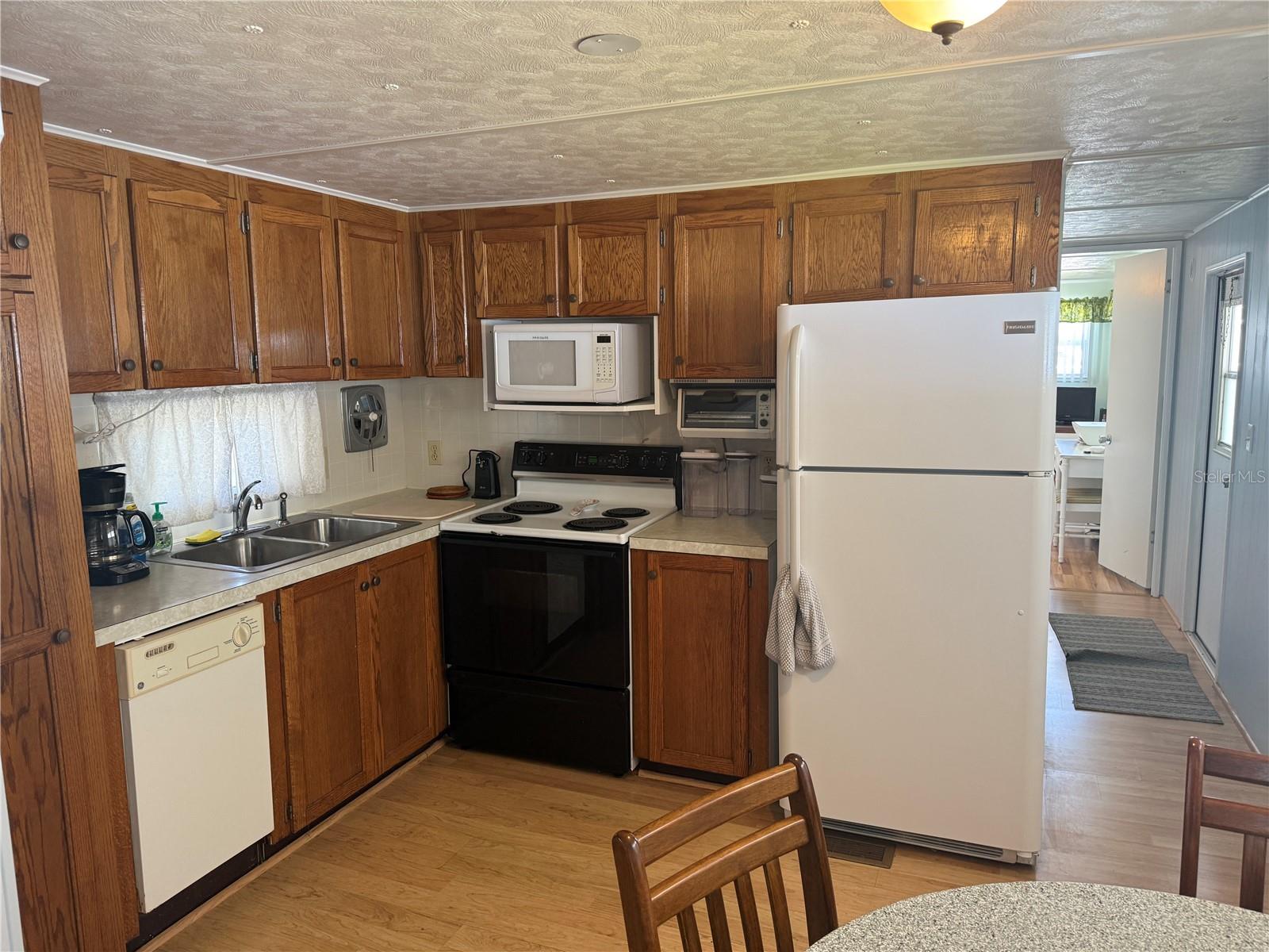 731 Camellia Dr Property Photo 2