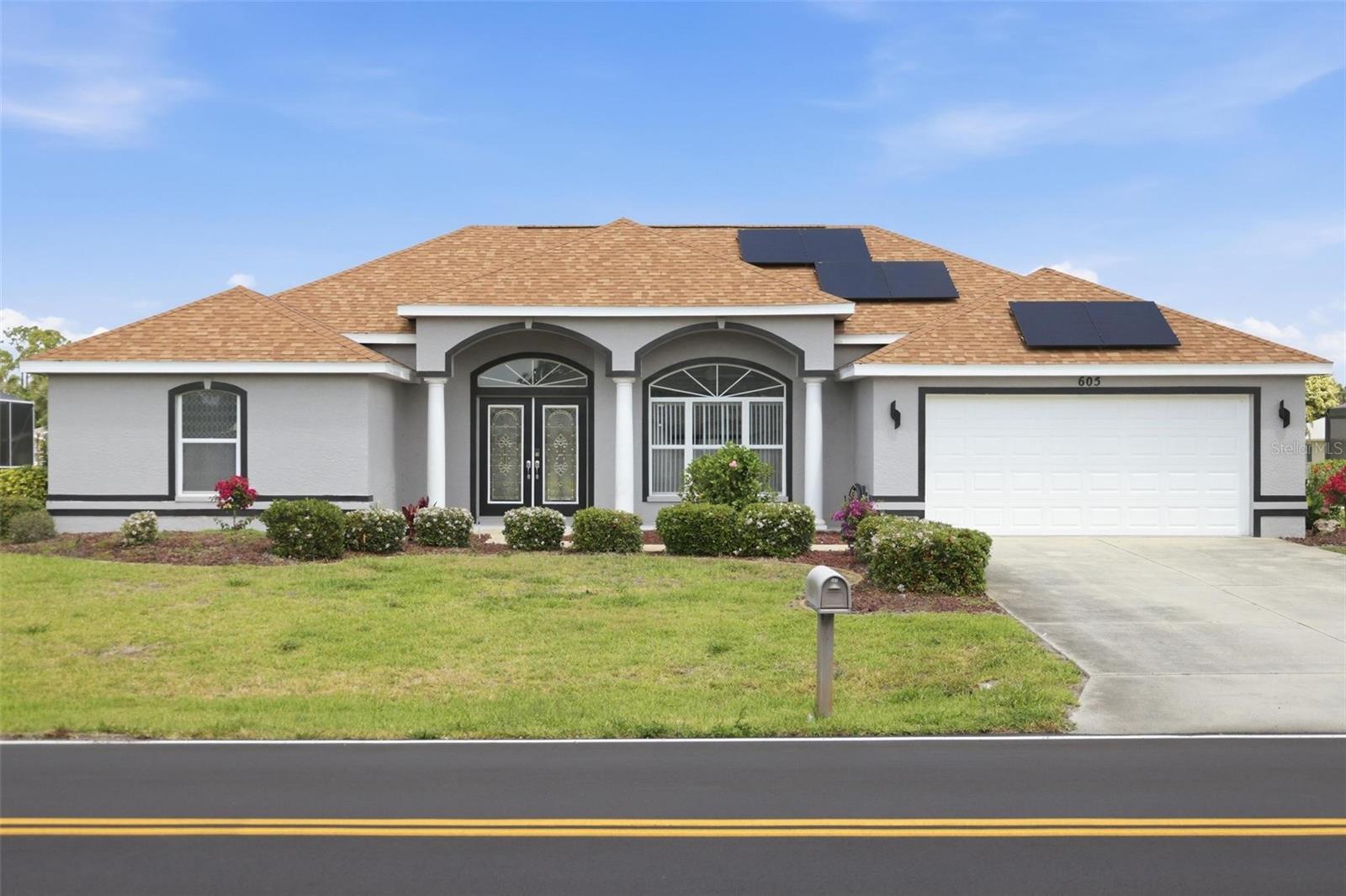 605 Rotonda Cir Property Photo 1