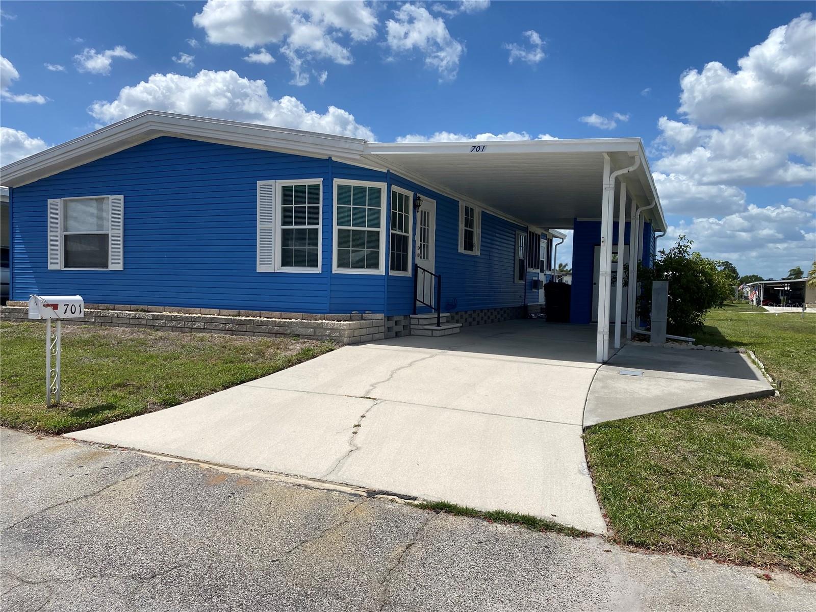 701 Riverview Cir Property Photo 1