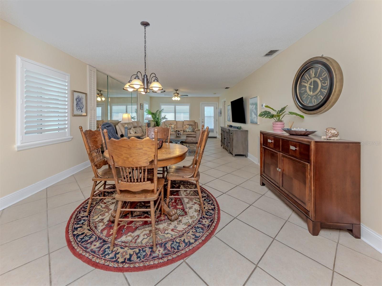 414 Circlewood Dr #h2 Property Photo 8