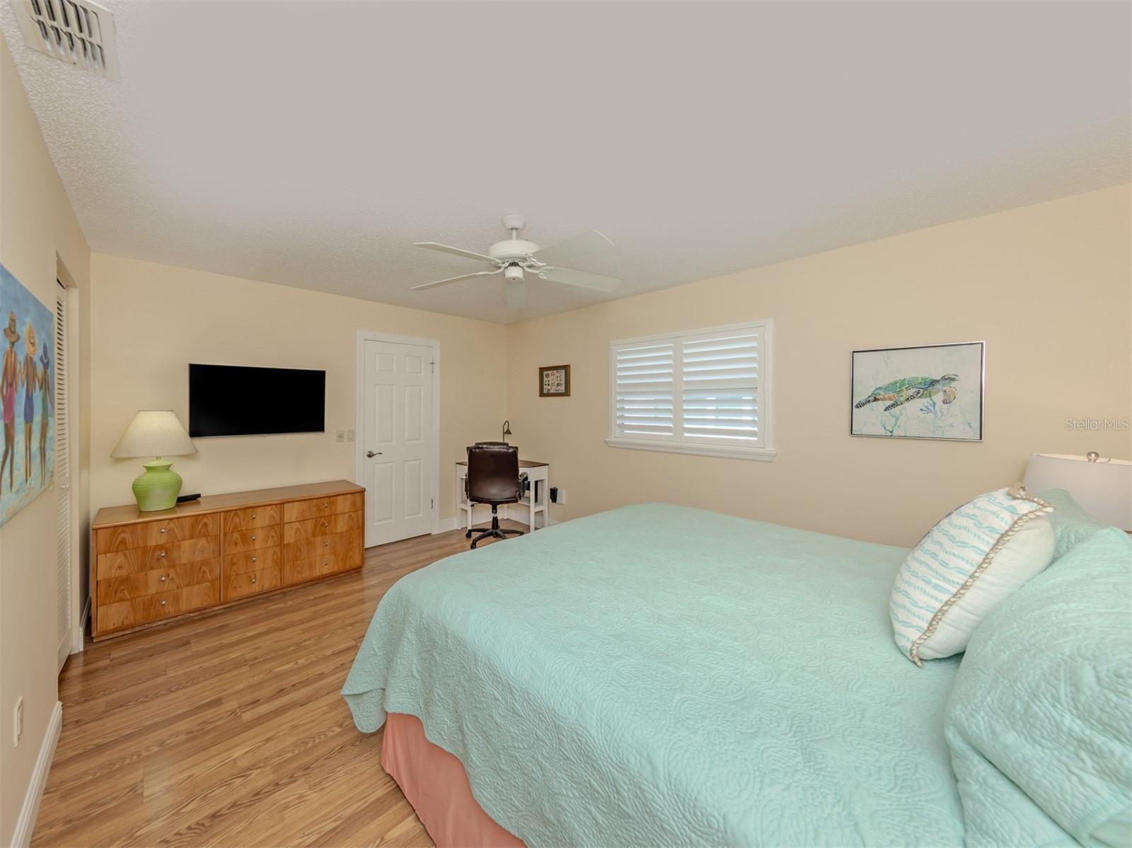 414 Circlewood Dr #h2 Property Photo 23