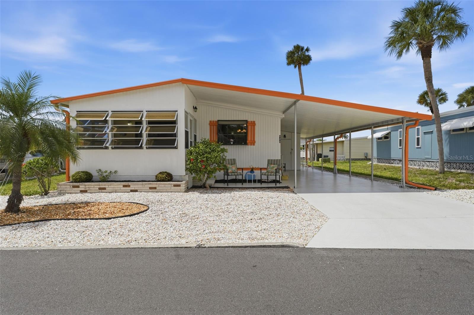620 CERVINA DR S Property Photo 1