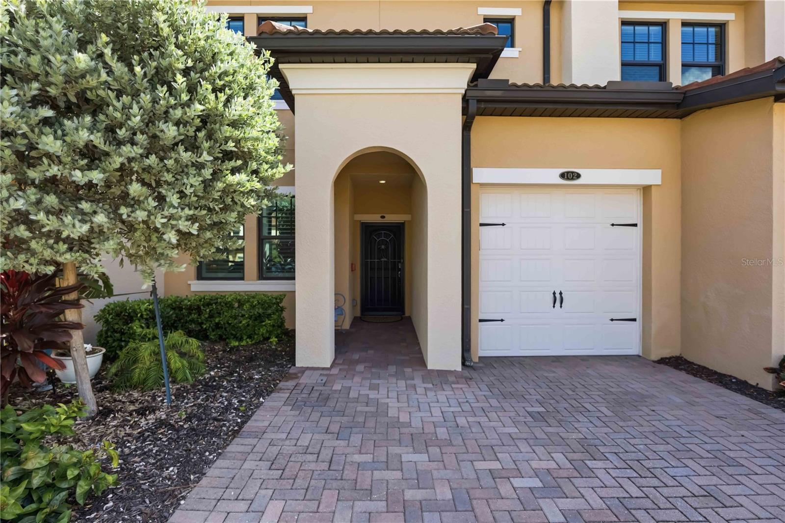 10055 Crooked Creek Dr #102 Property Photo 2