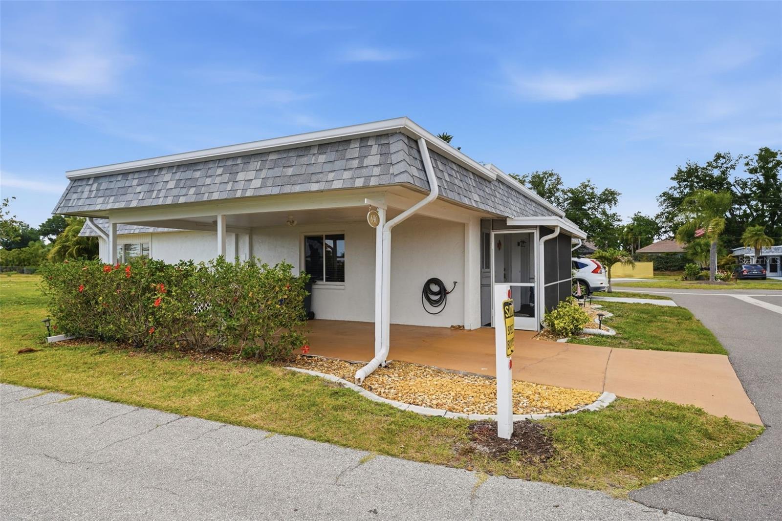 690 Circlewood Dr #w8 Property Photo 2