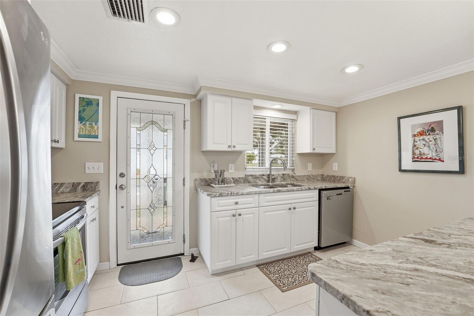 690 Circlewood Dr #w8 Property Photo 15