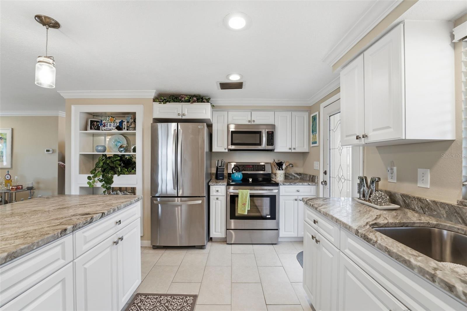 690 Circlewood Dr #w8 Property Photo 18