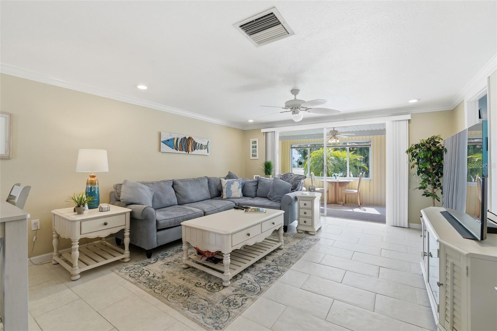 690 Circlewood Dr #w8 Property Photo 24
