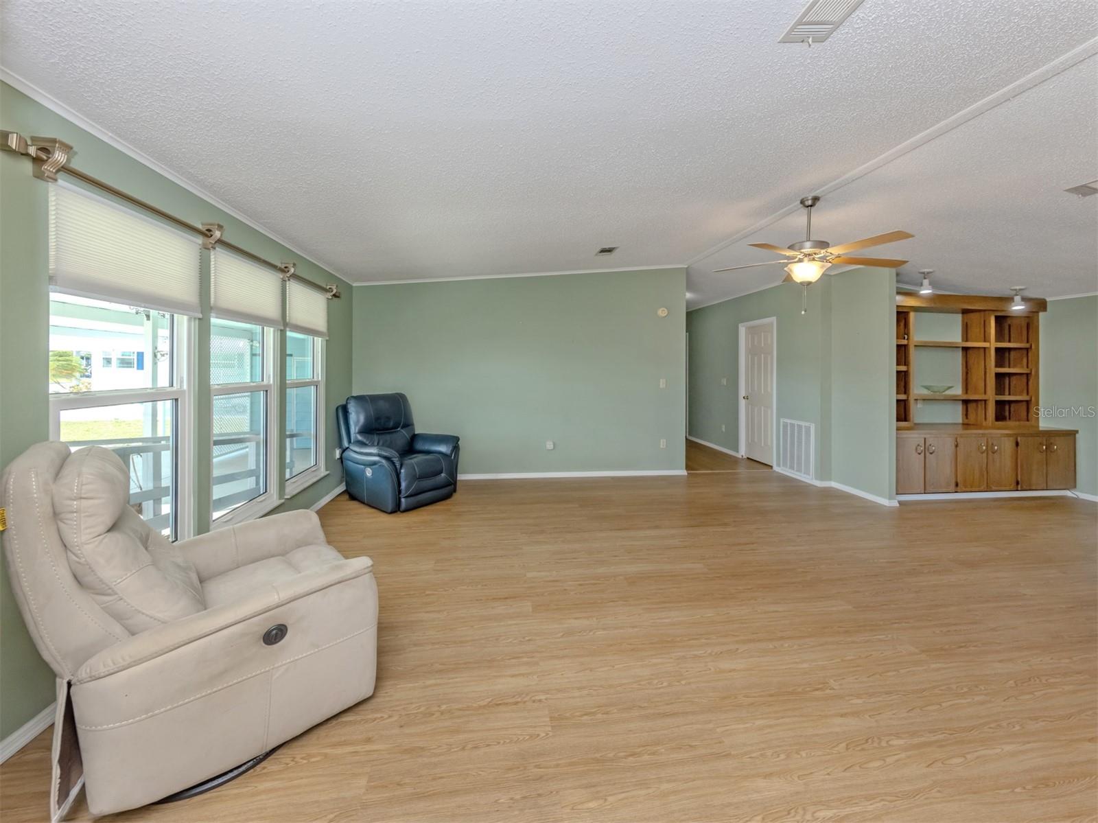 592 Portside Dr Property Photo 6