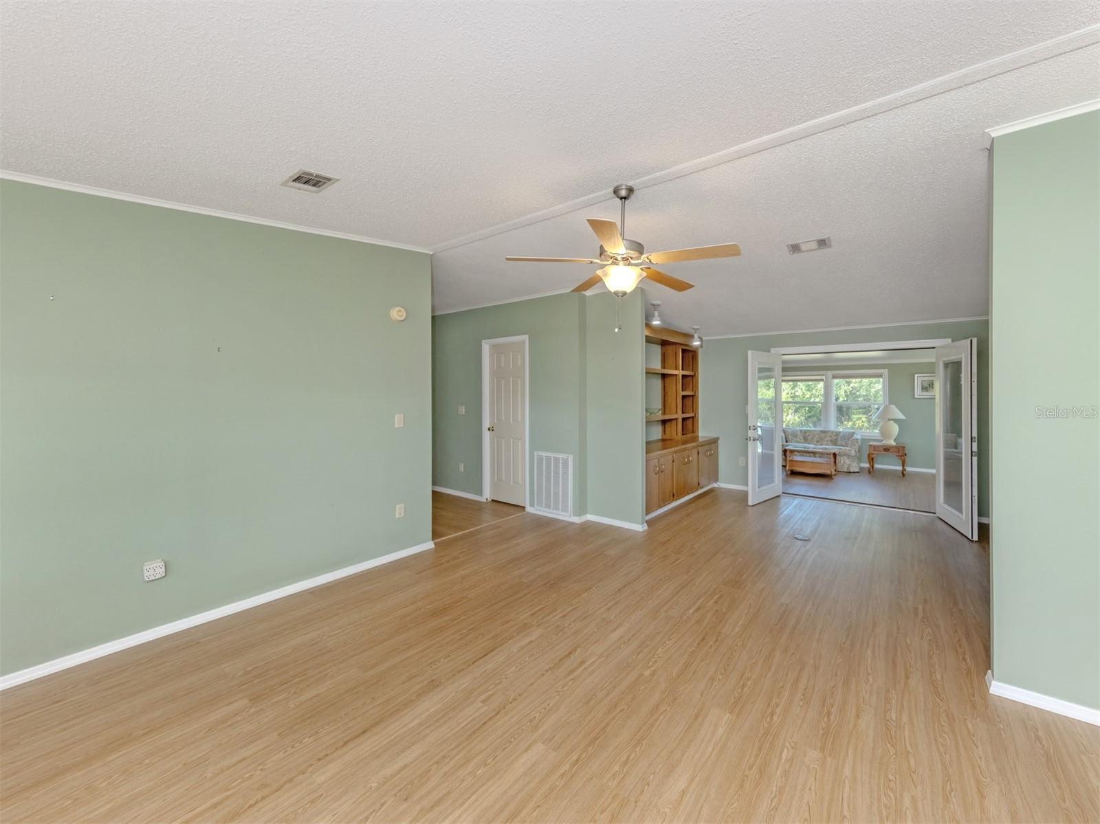 592 Portside Dr Property Photo 7