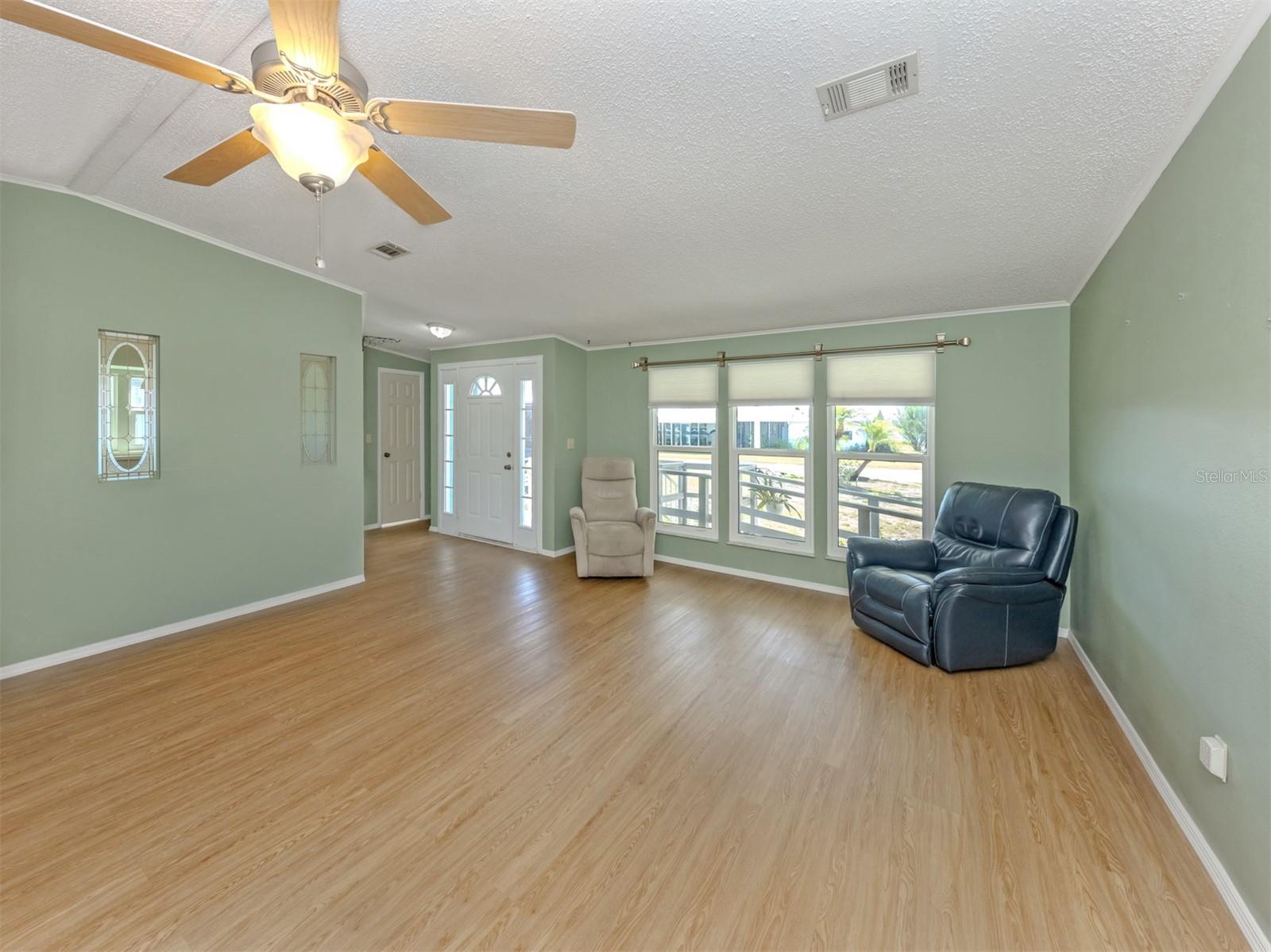 592 Portside Dr Property Photo 11