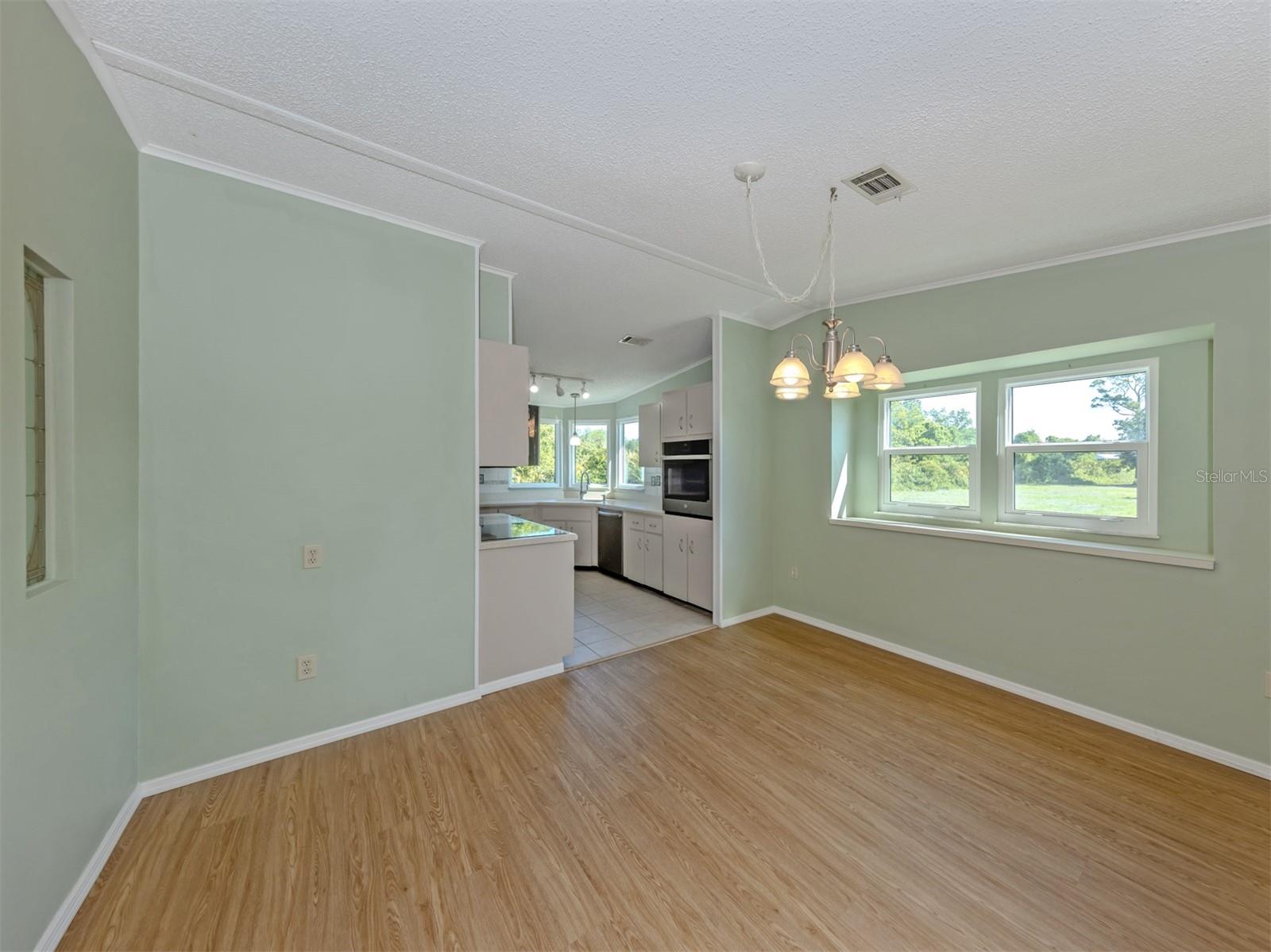592 Portside Dr Property Photo 12
