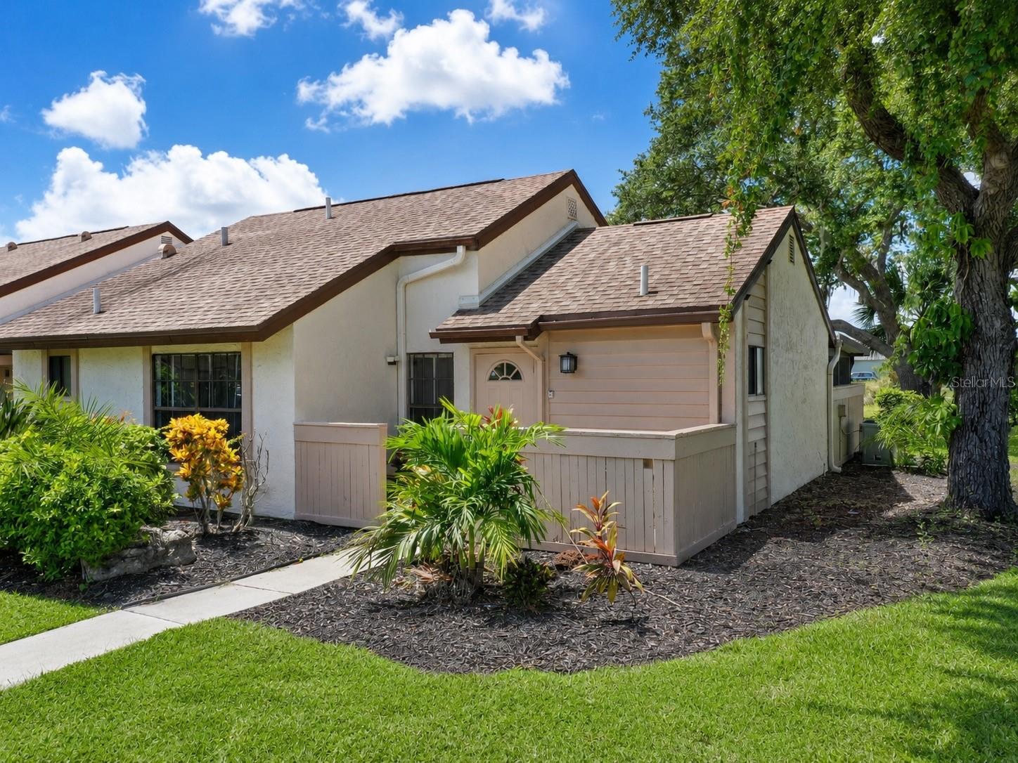 5401 Brassy Loop Property Photo 1