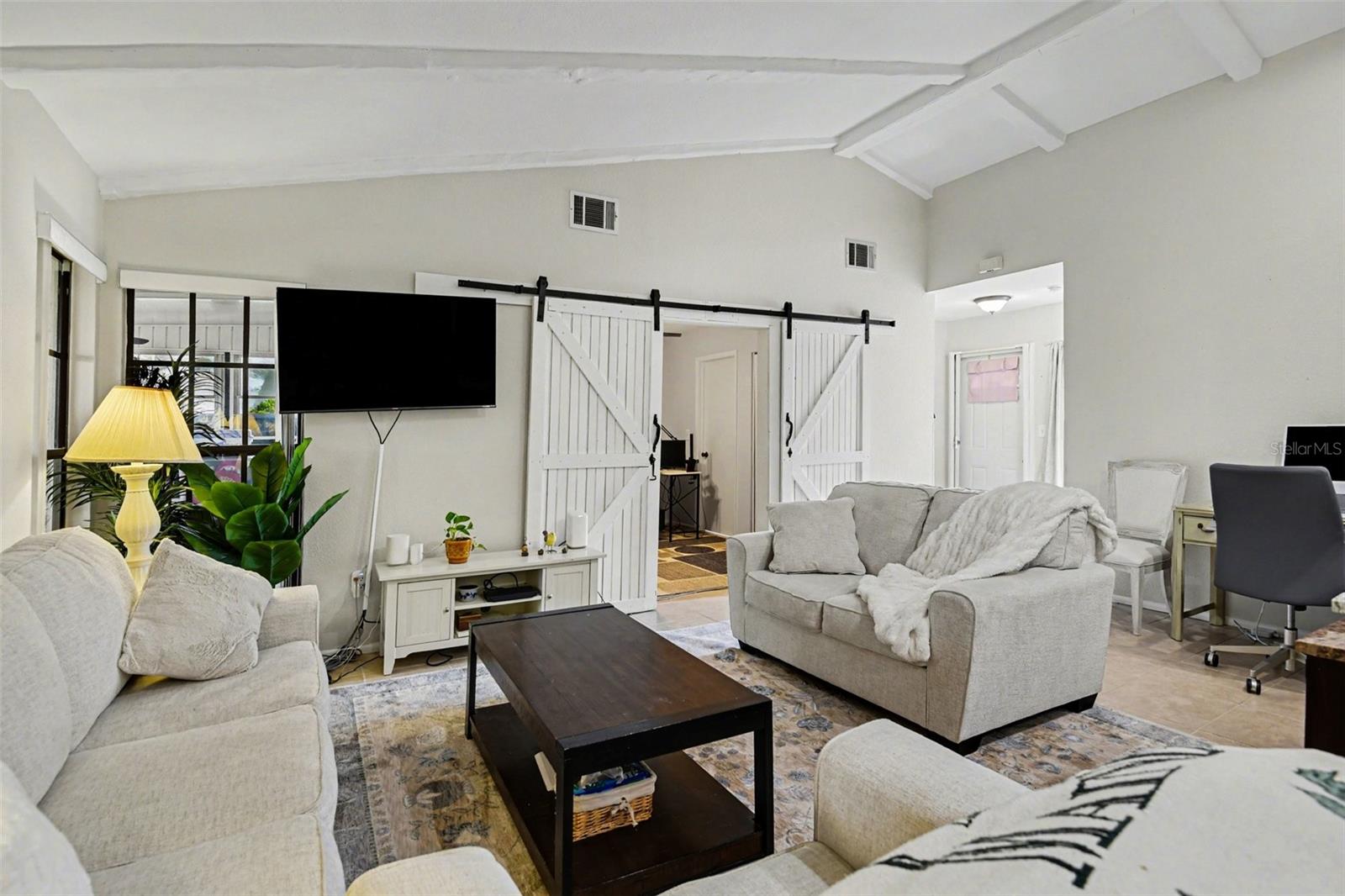 5401 Brassy Loop Property Photo 6