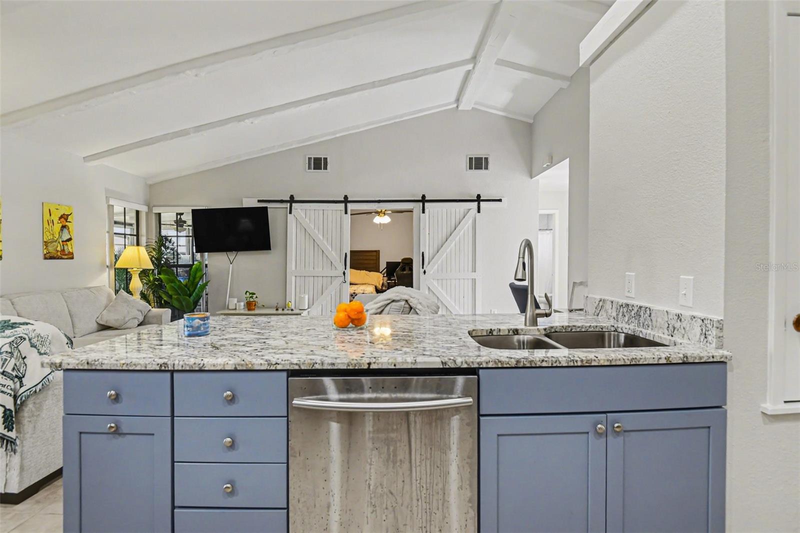 5401 Brassy Loop Property Photo 10