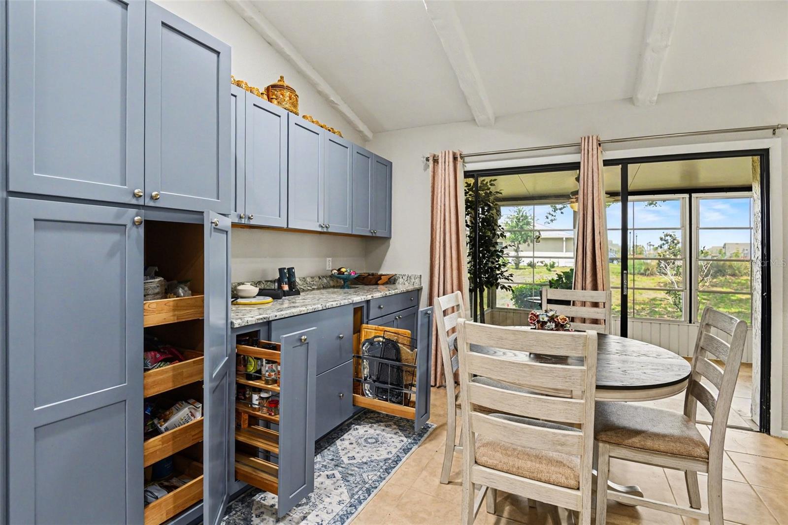 5401 Brassy Loop Property Photo 14