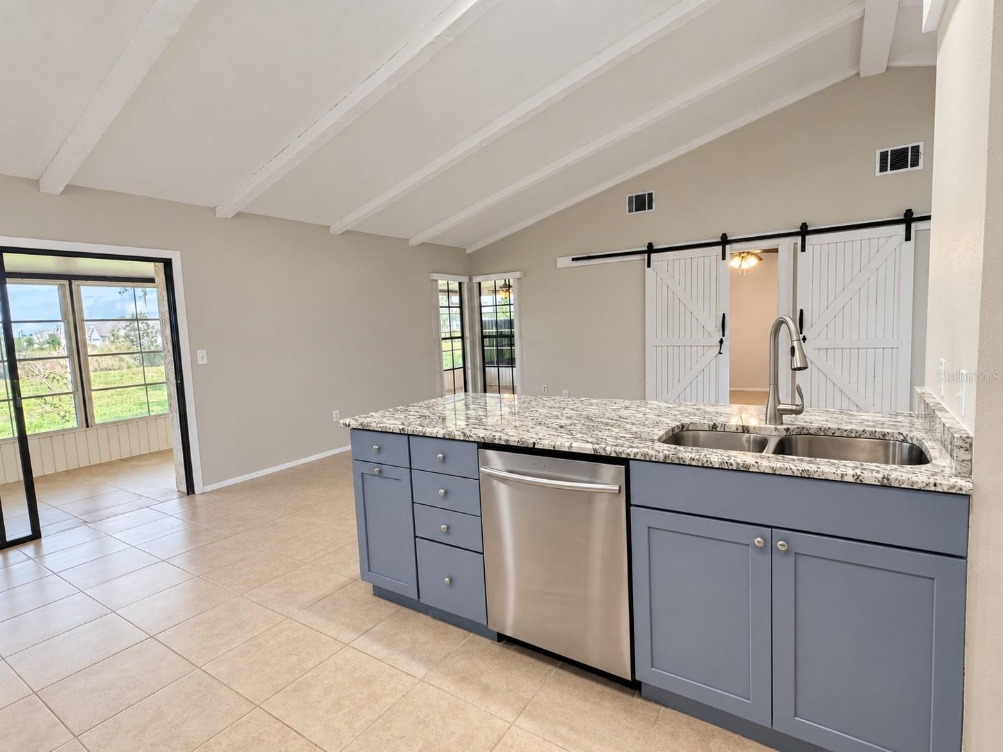 5401 Brassy Loop Property Photo 18