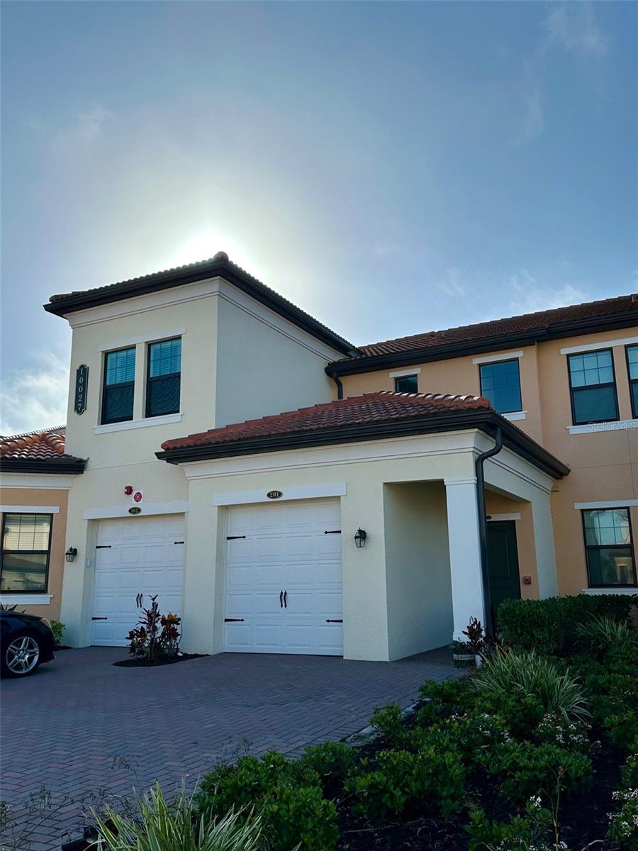 10027 CROOKED CREEK DR #201 Property Photo 1