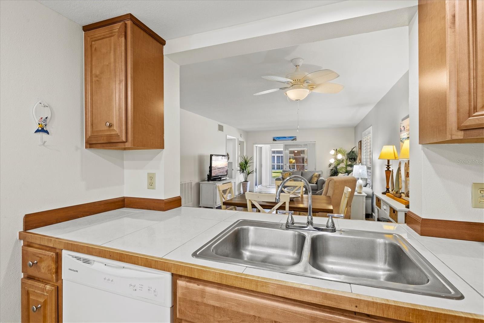404 Pinebrook Cres #4 Property Photo 16