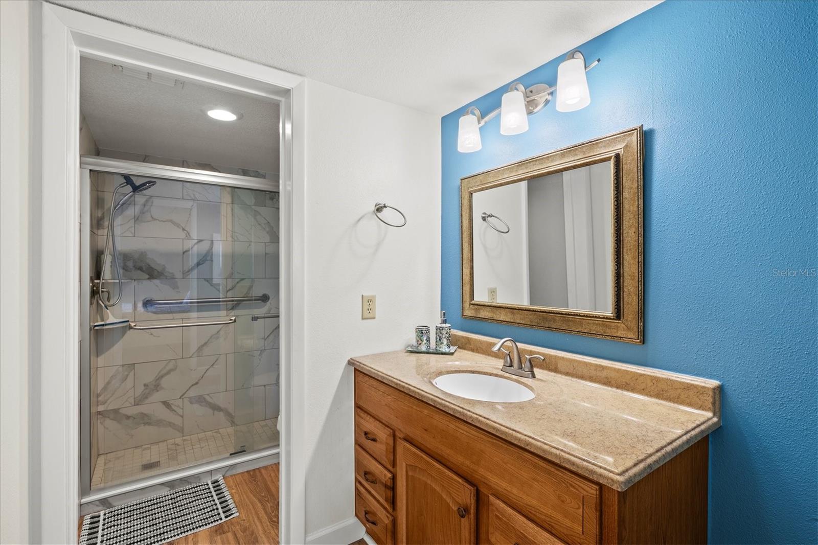 404 Pinebrook Cres #4 Property Photo 32