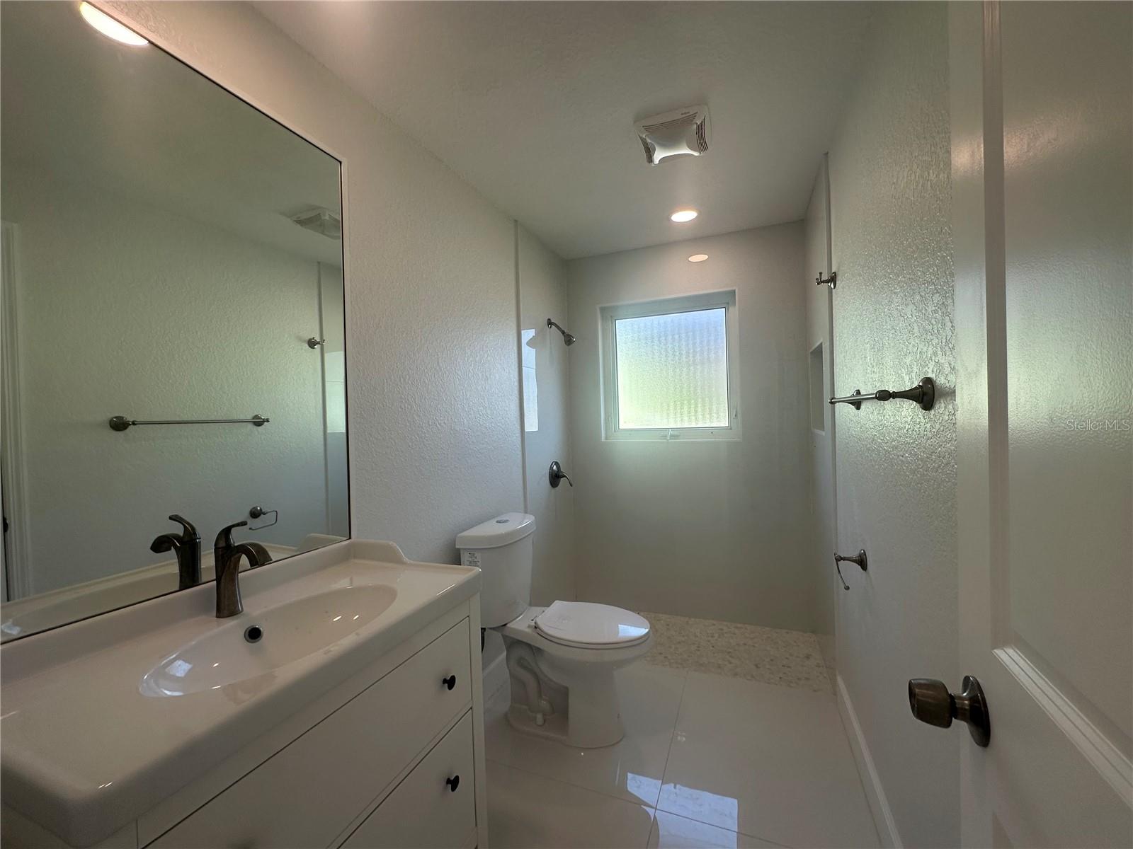 230 Annapolis Ln Property Photo 12
