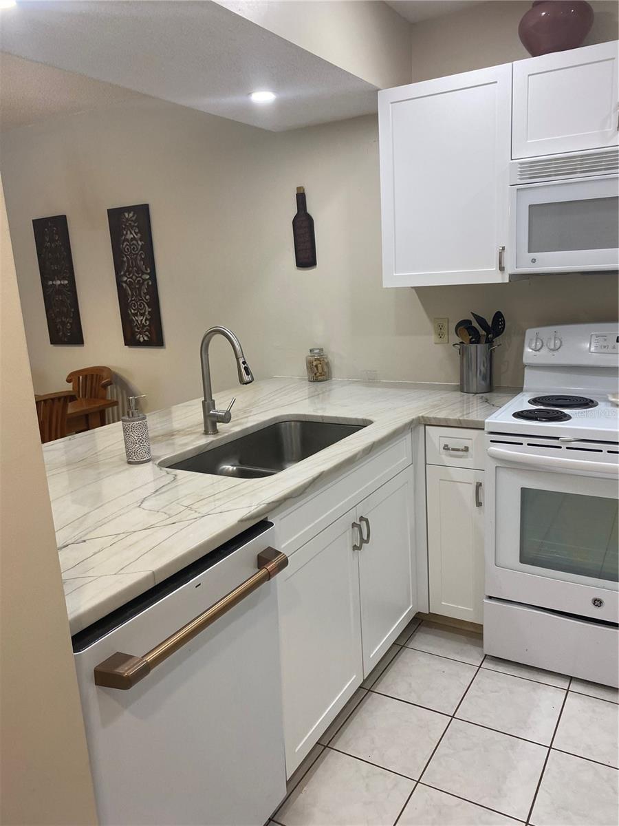 622 Bird Bay Dr S #203 Property Photo 4