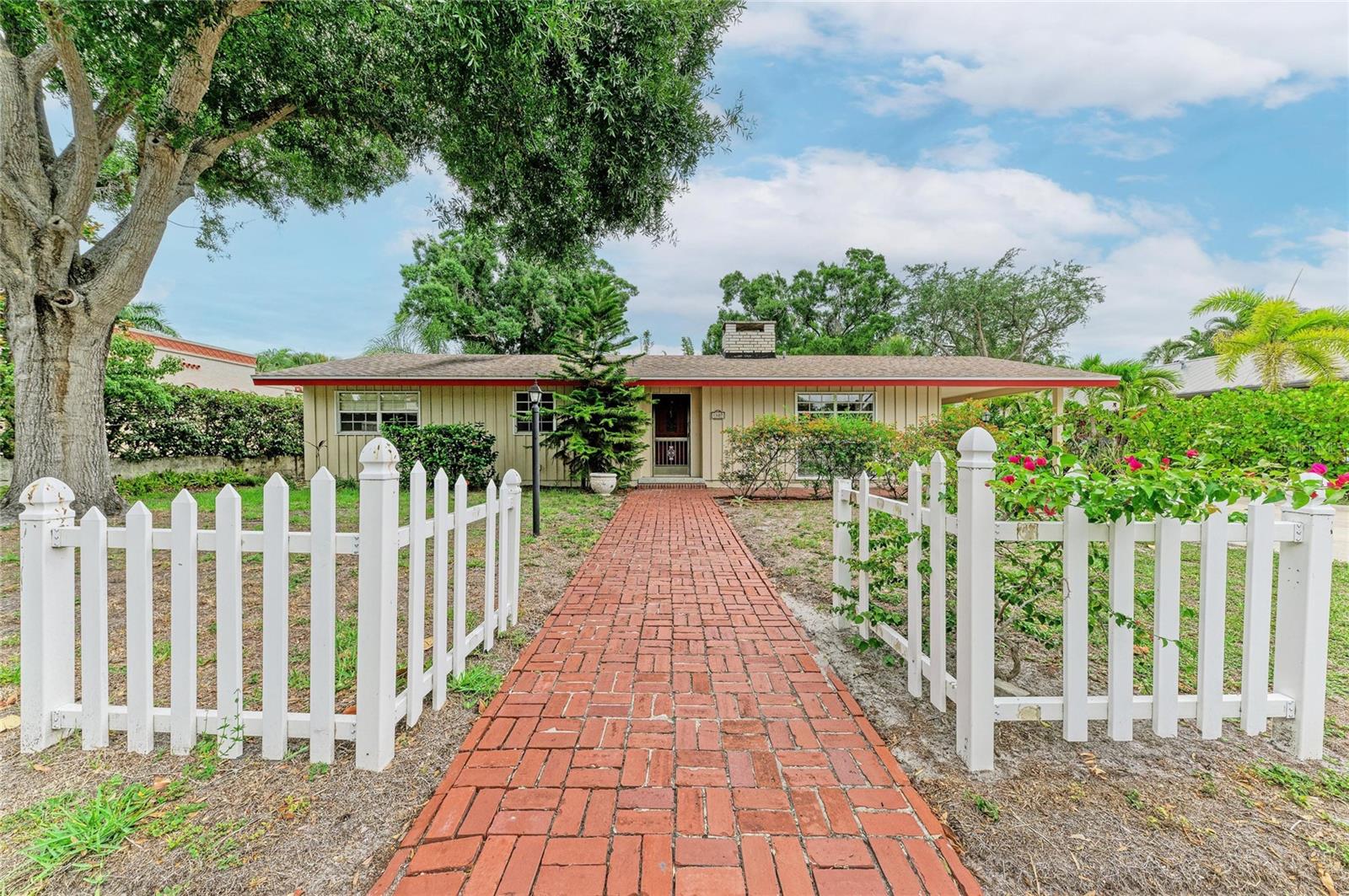 1827 ALTA VISTA ST Property Photo 1