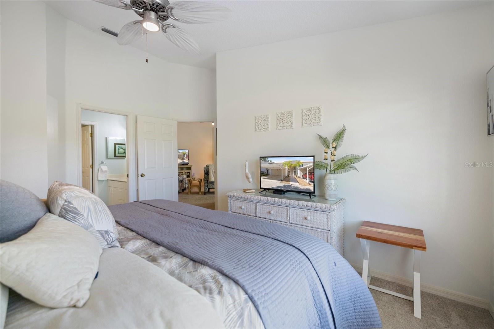 801 Montrose Dr #202 Property Photo 16