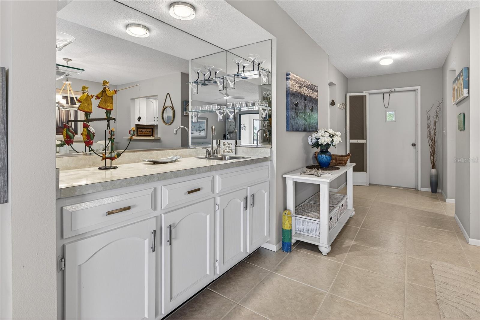360 Three Lakes Ln #j Property Photo 5