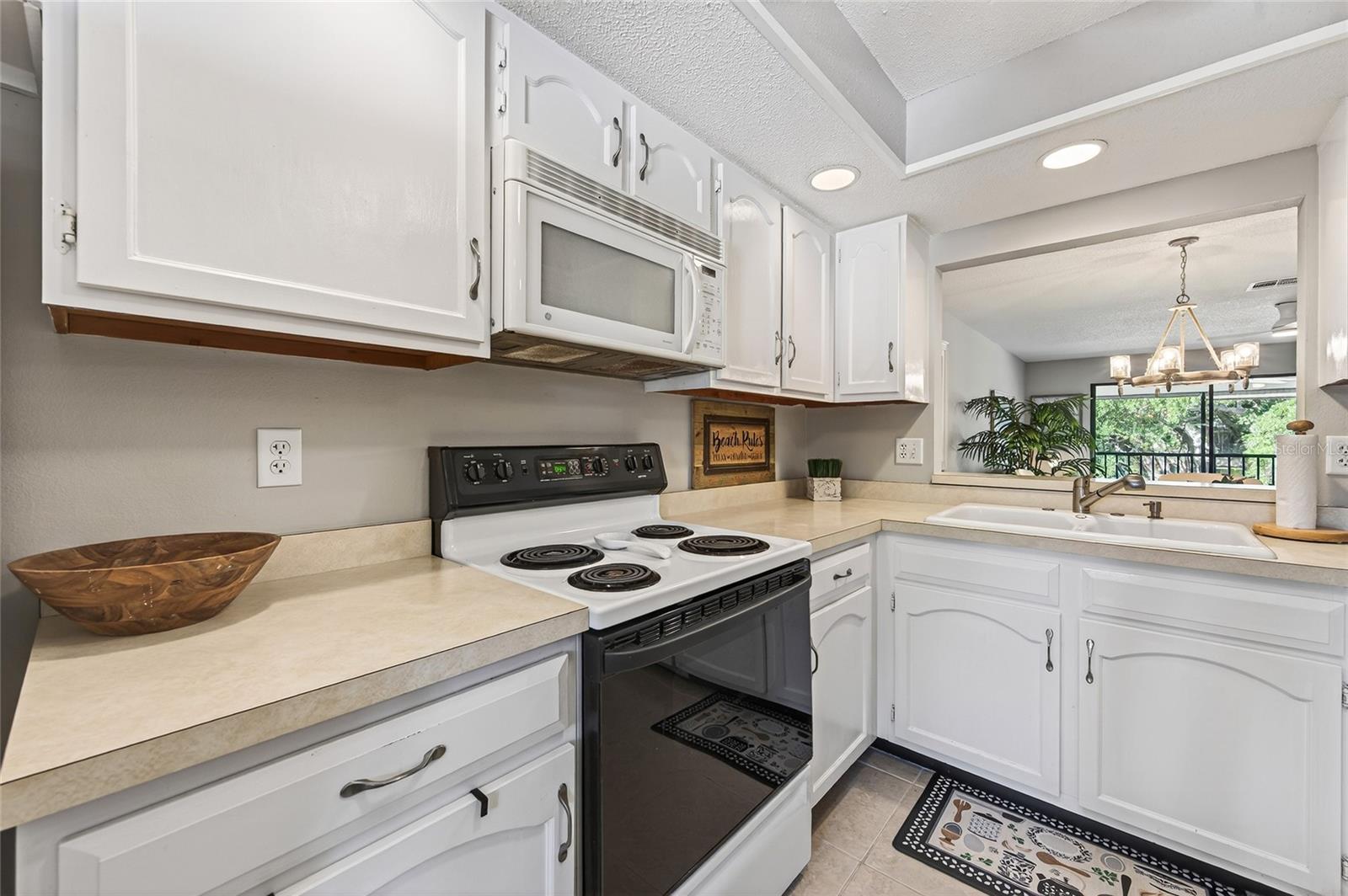 360 Three Lakes Ln #j Property Photo 16