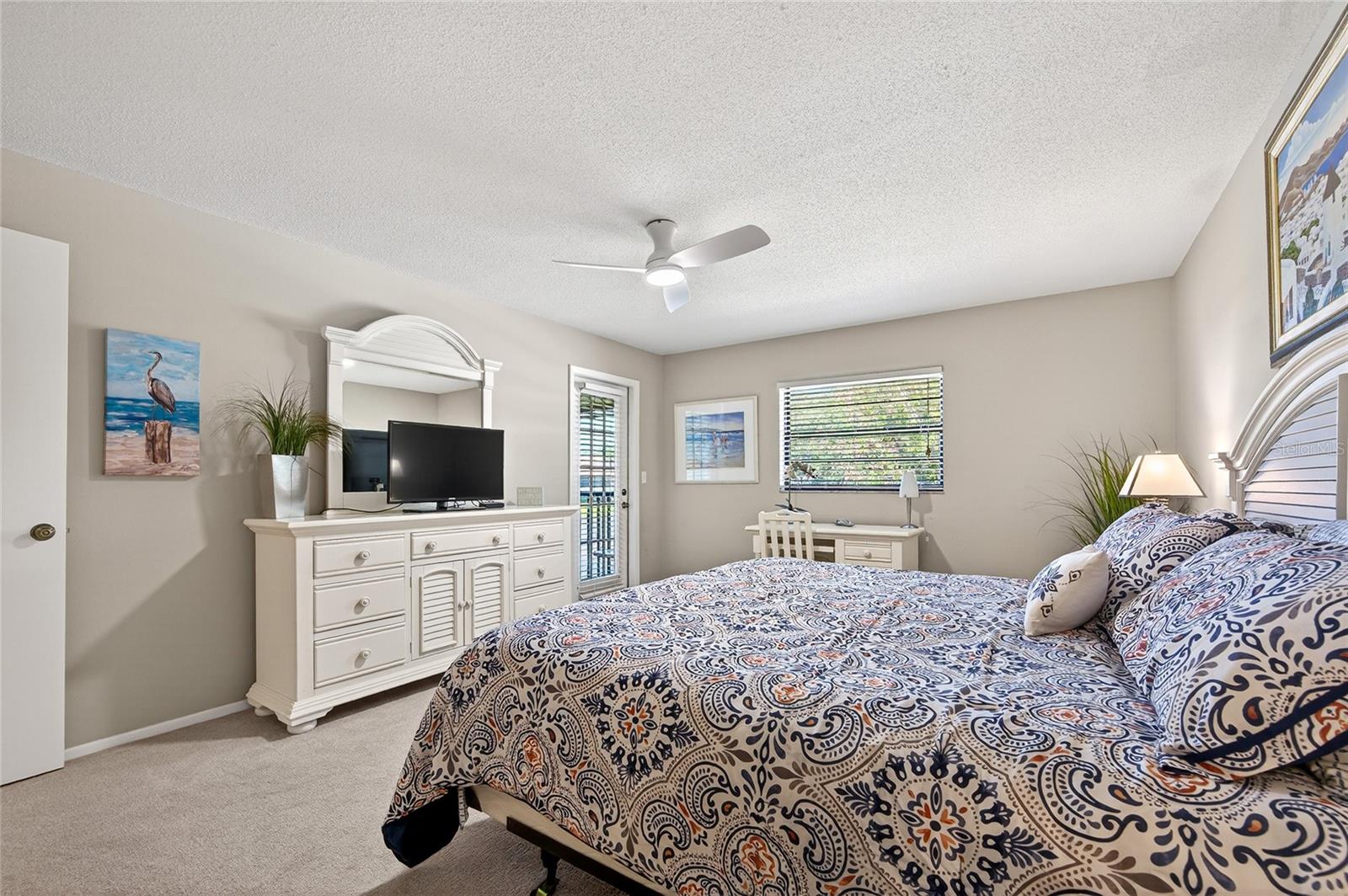 360 Three Lakes Ln #j Property Photo 21