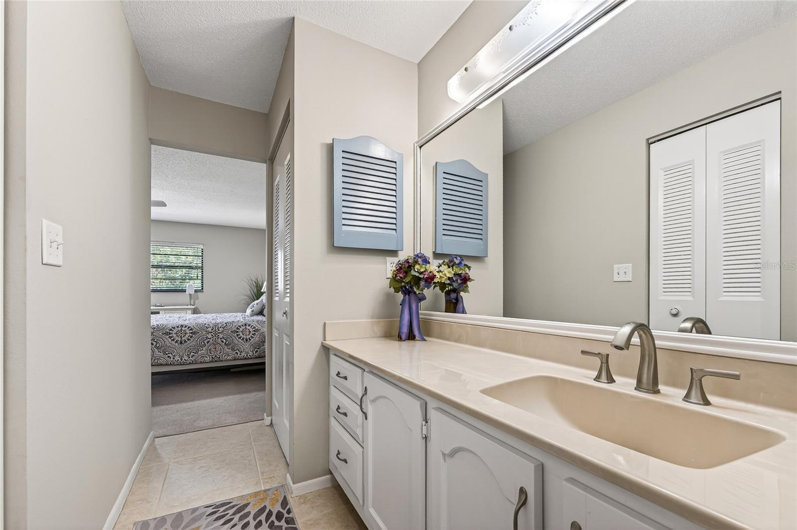 360 Three Lakes Ln #j Property Photo 23