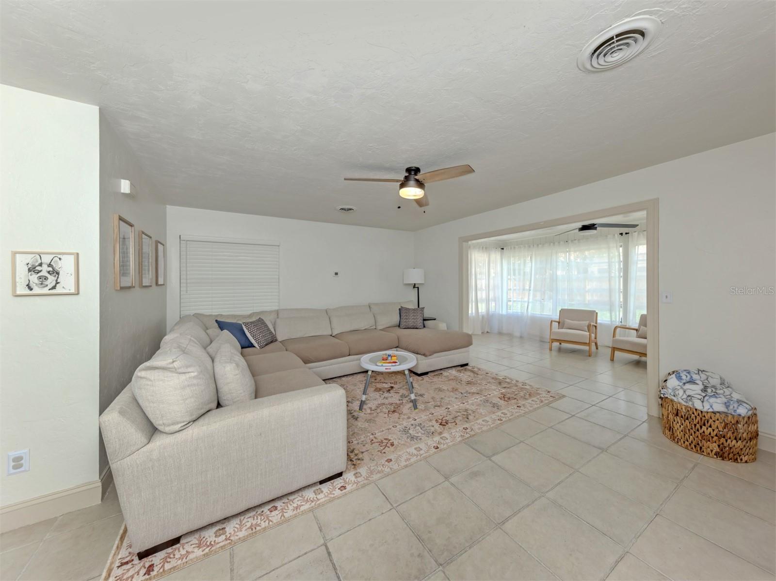 929 Cypress Ave Property Photo 3