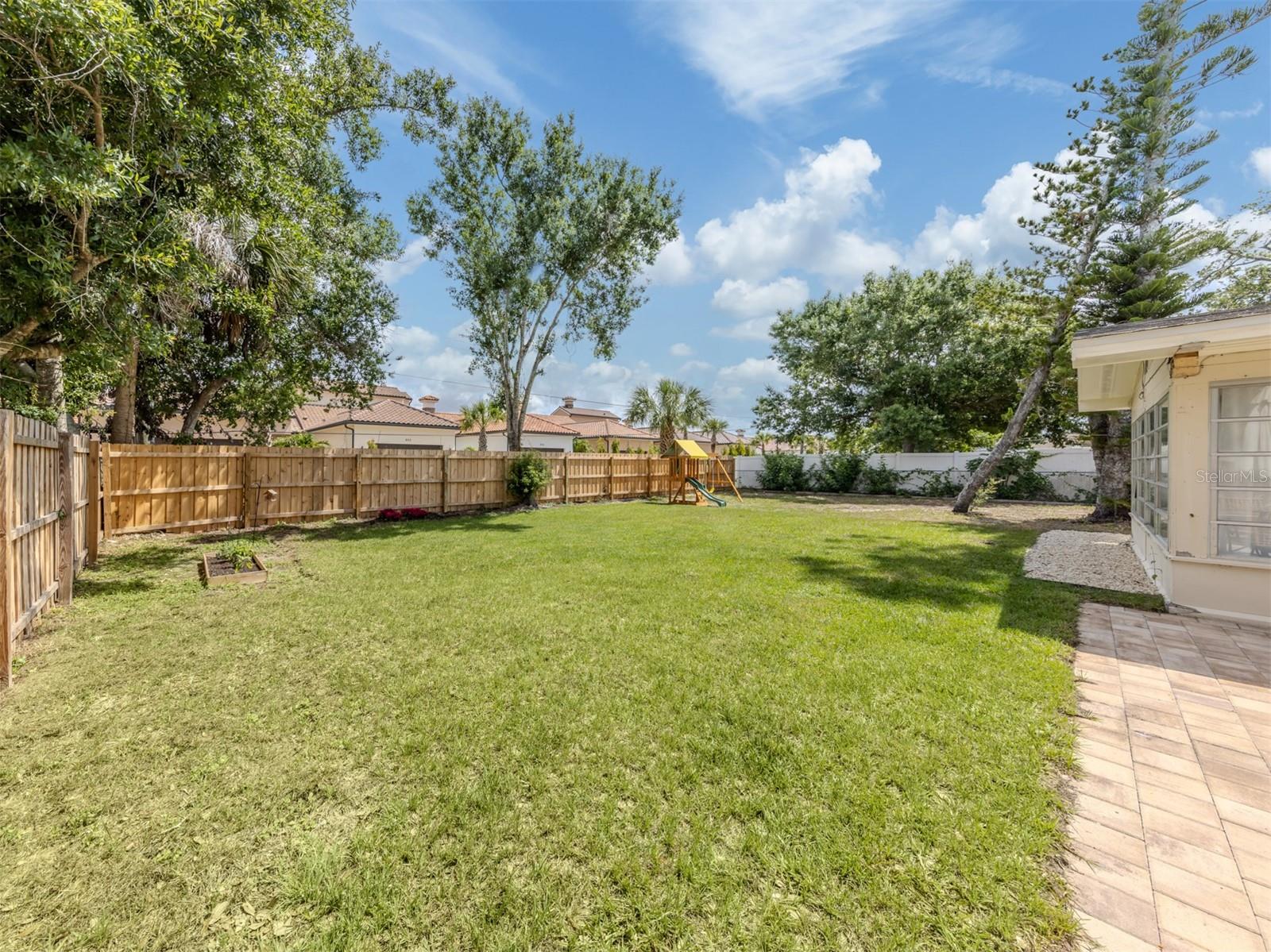 929 Cypress Ave Property Photo 22