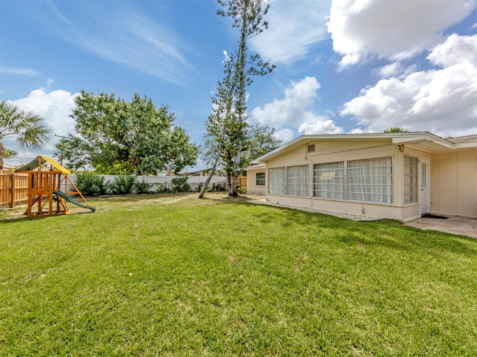 929 Cypress Ave Property Photo 33