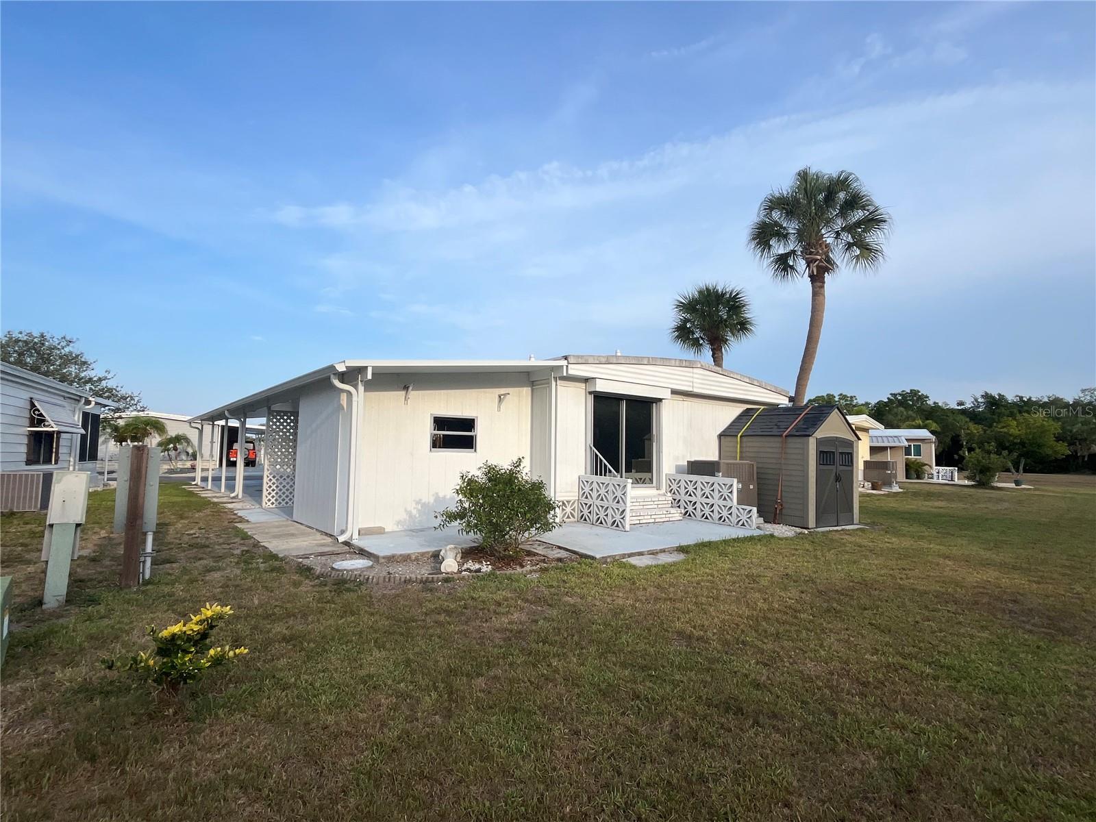 825 Jolanda Cir Property Photo 4