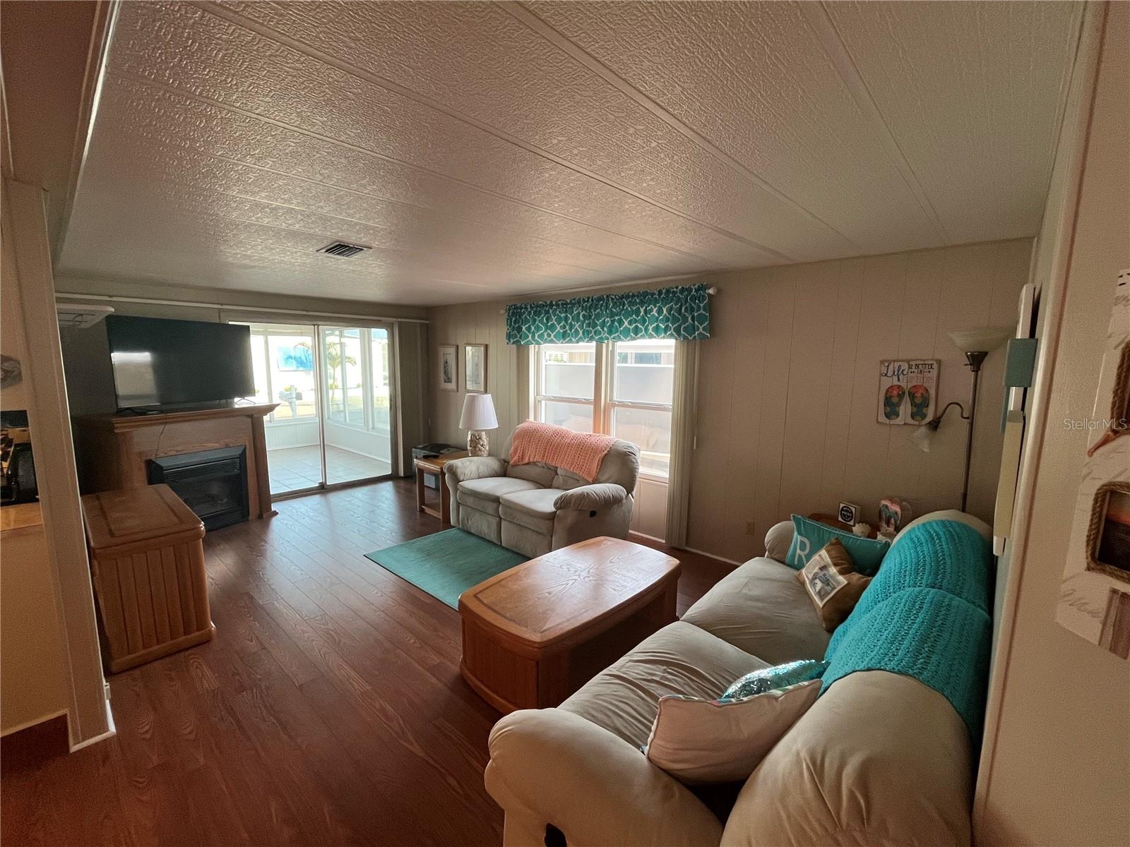 825 Jolanda Cir Property Photo 7