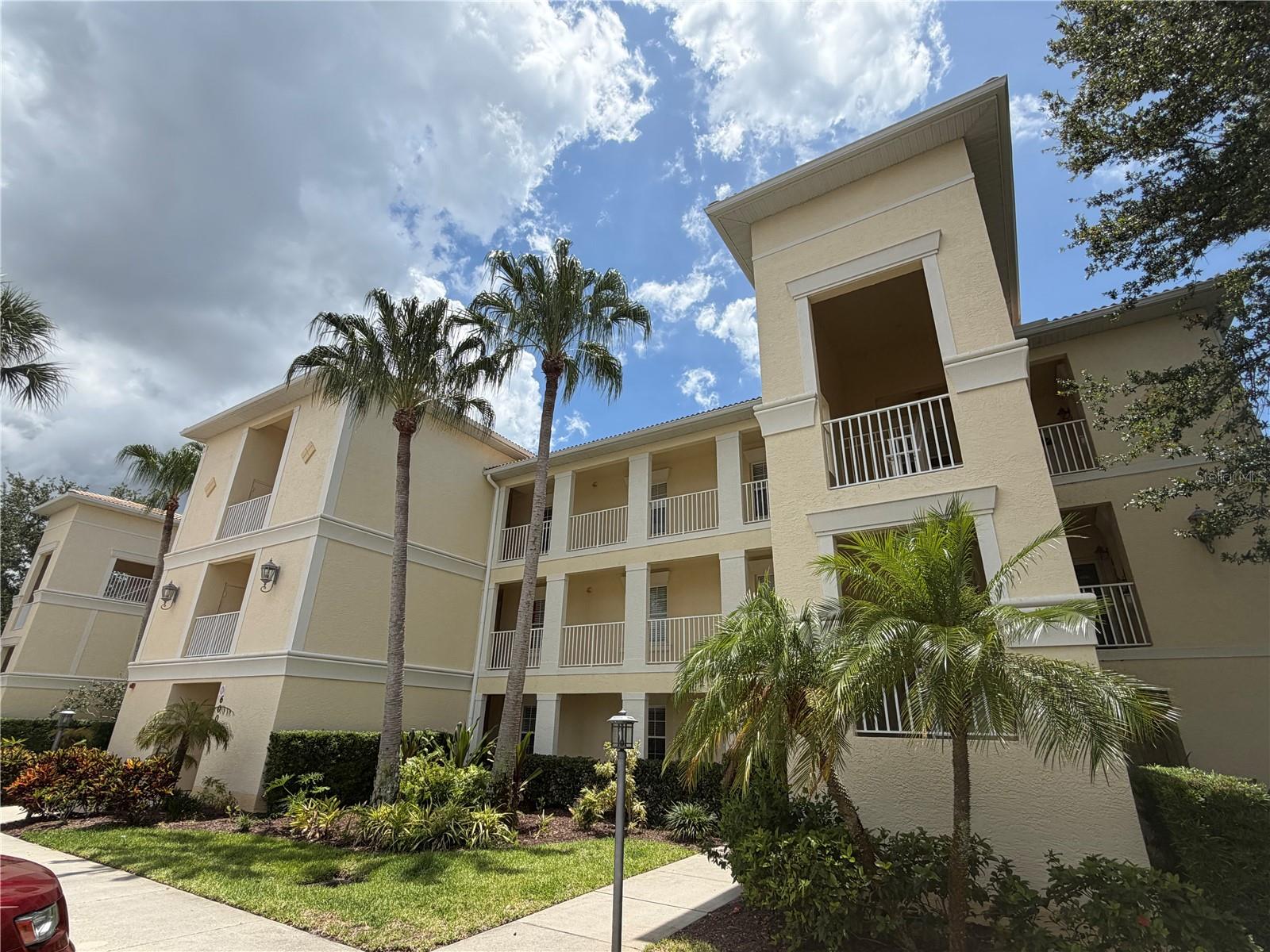 600 GARDENS EDGE DR #633 Property Photo 1
