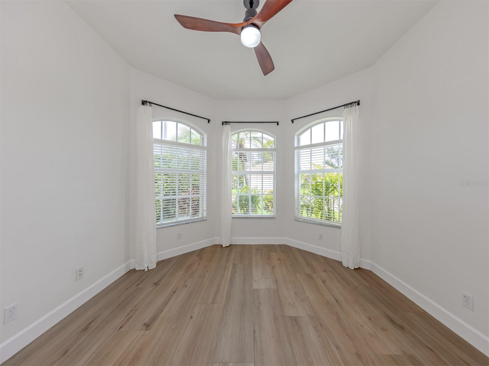 128 Amora Ave Property Photo 14