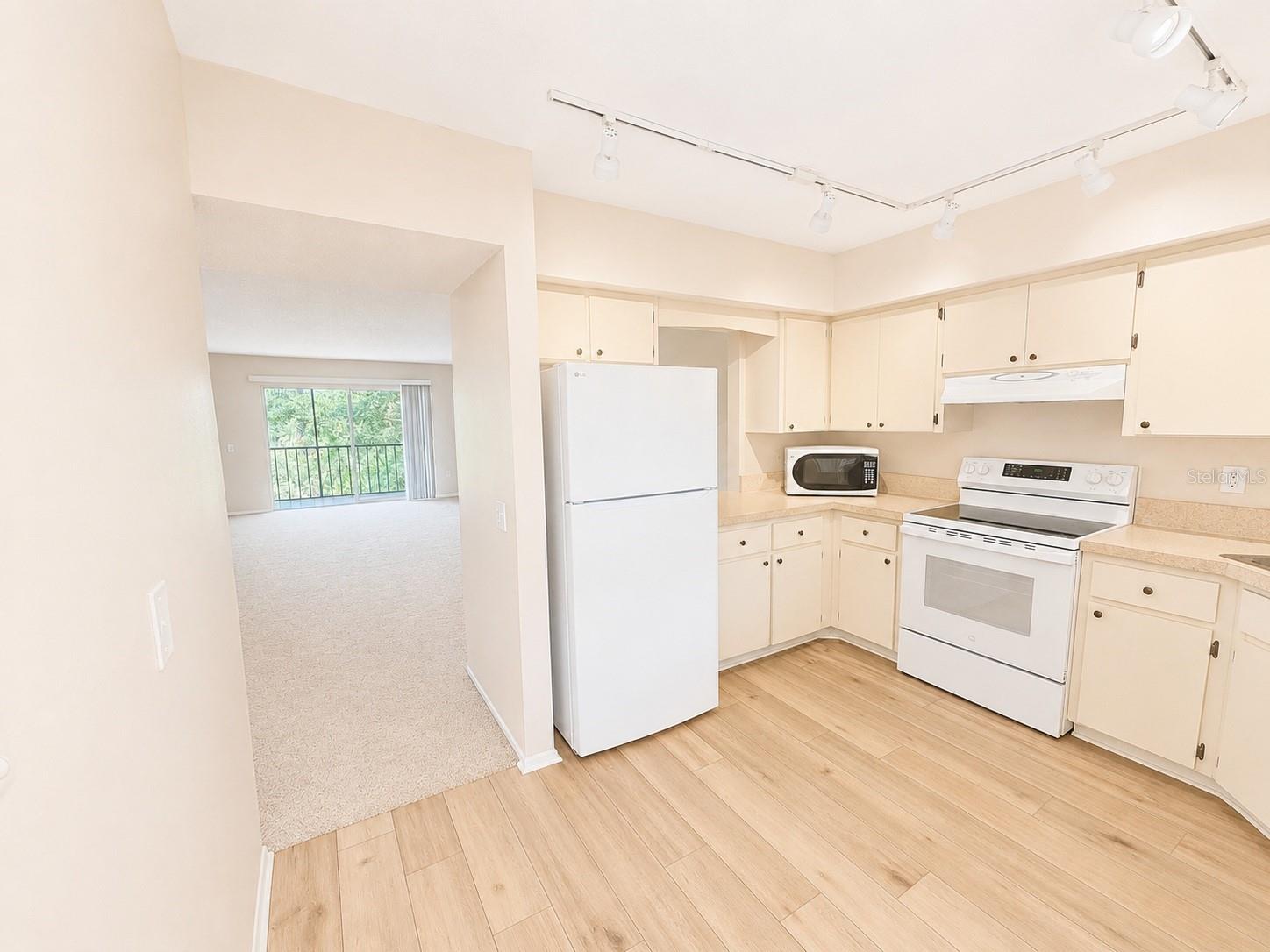 211 Rubens Dr #e Property Photo 12